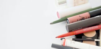 How to use a cosmetic tester correctly in a store How to use a cosmetic tester correctly in a store