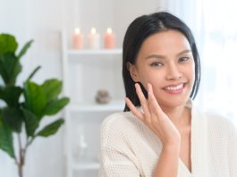 Why You Should Add Collagen in Your Diet? happy woman with clear skin