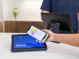 What Should You Know Before Switching to a Virtual Card? mobile-payment-being-made-at-the-checkout